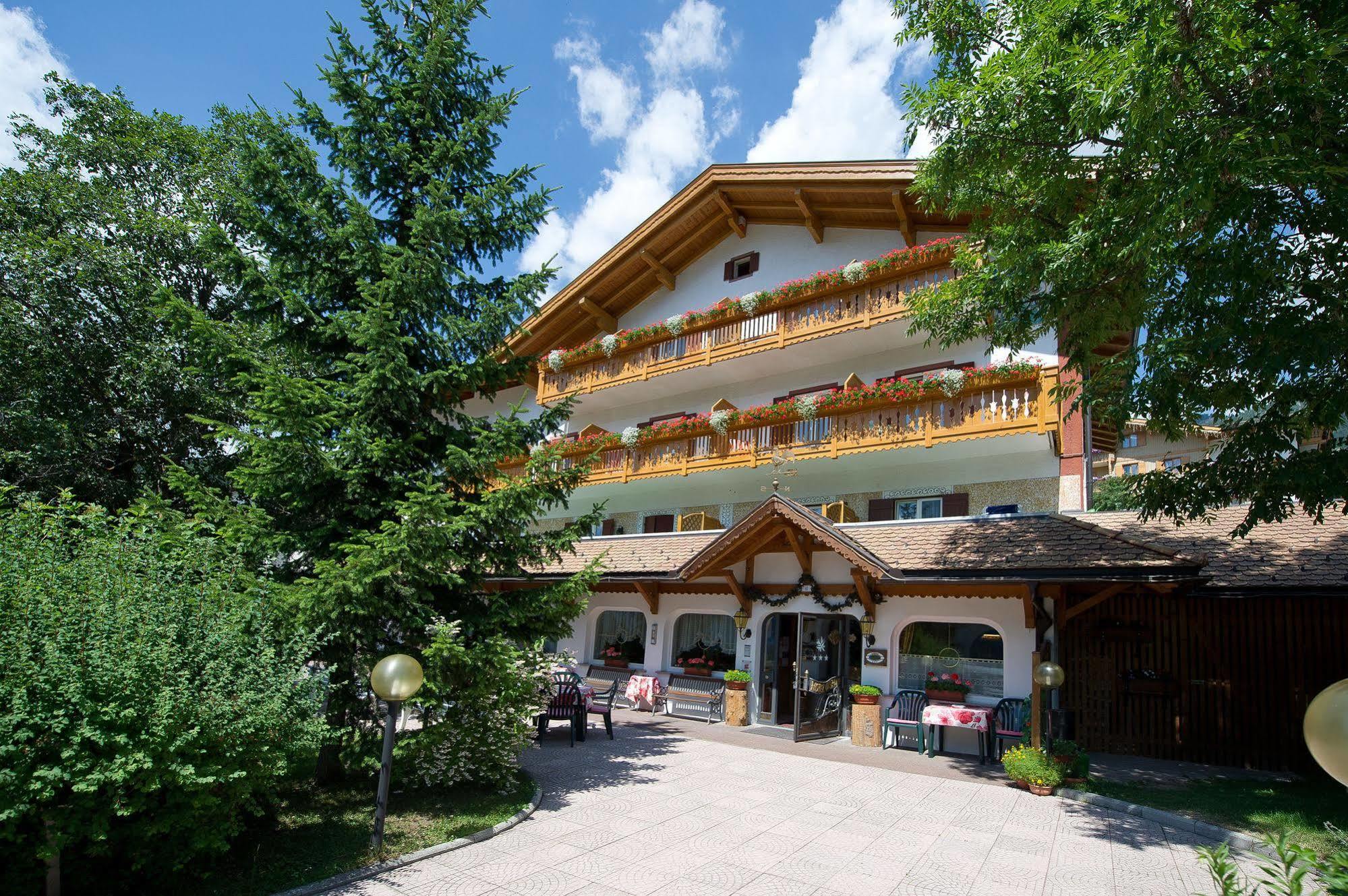 Hotel Cristallo Vigo di Fassa Ngoại thất bức ảnh